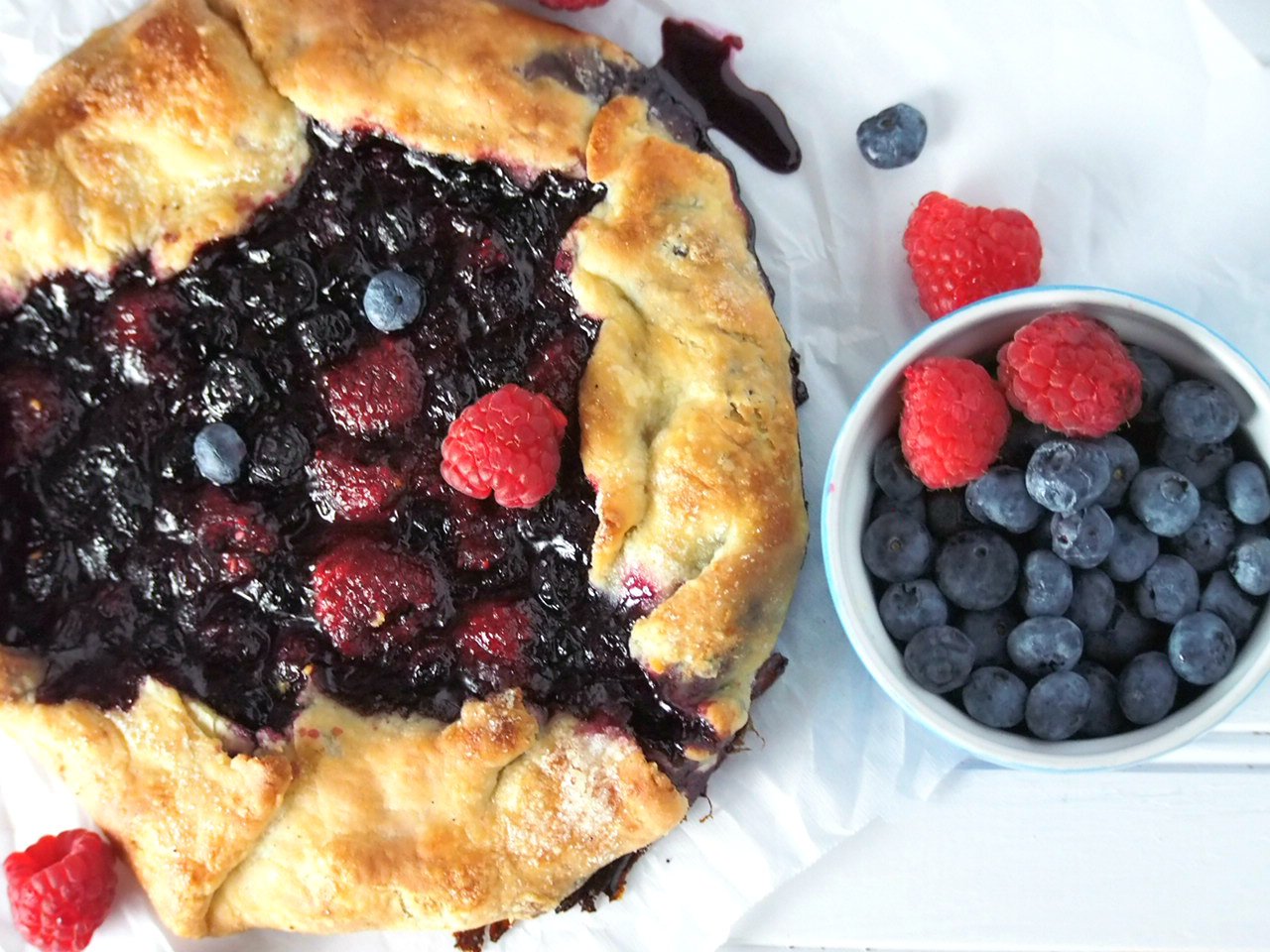 Juicy sweet berries are nestled in a crisp cornmeal crust in this simple mixed berries galette. Top this with vanilla ice cream and you are in for a sweet, lightly tart and crisp pastry treat!