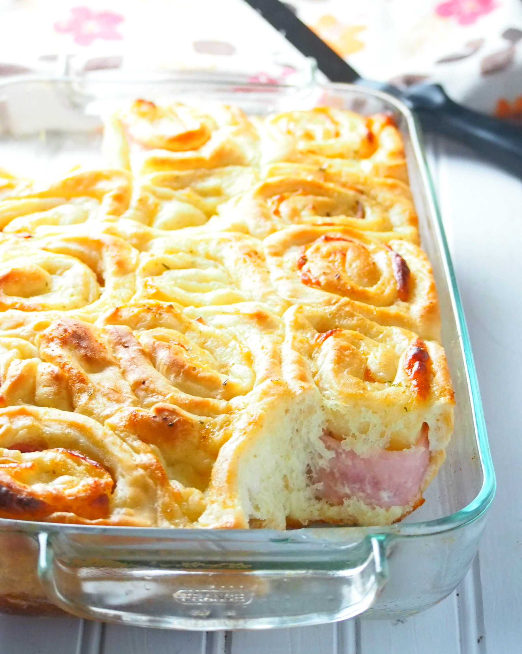 flavorful, soft and garlicky ham and cheese rolls to fill you up at breakfast, lunch or snack time.