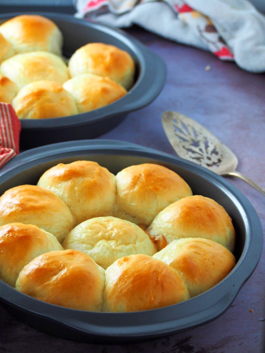 Two round pans filled with dulce de leche bread rolls.