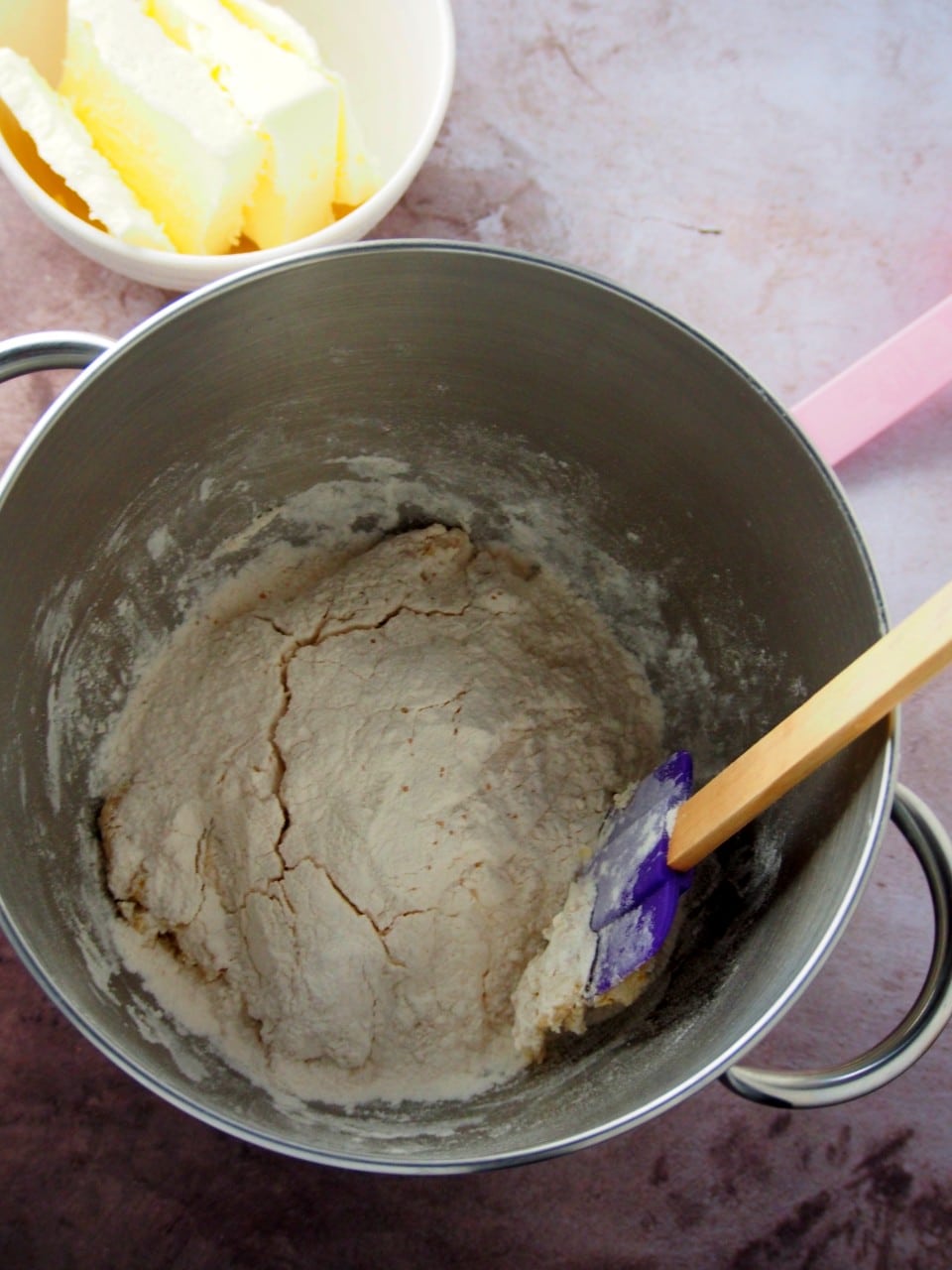 The brioche sponge with flour cracks on tops.