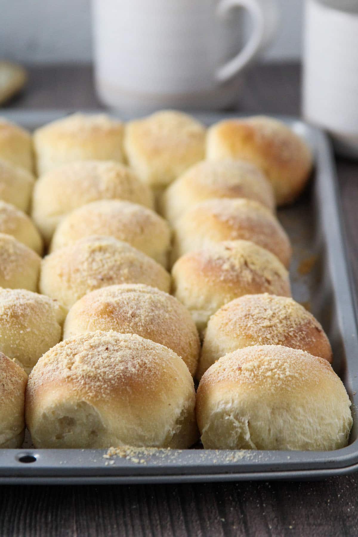 Freshy baked pandesal on a baking tray.