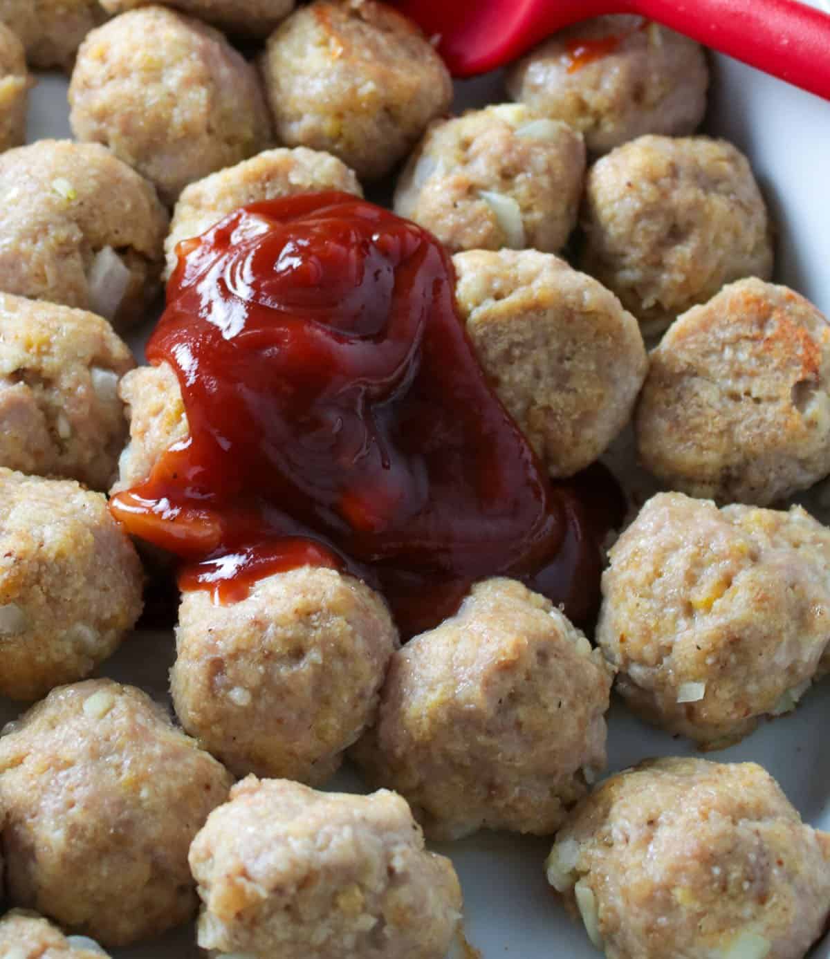 The sauce poured into the meatballs.