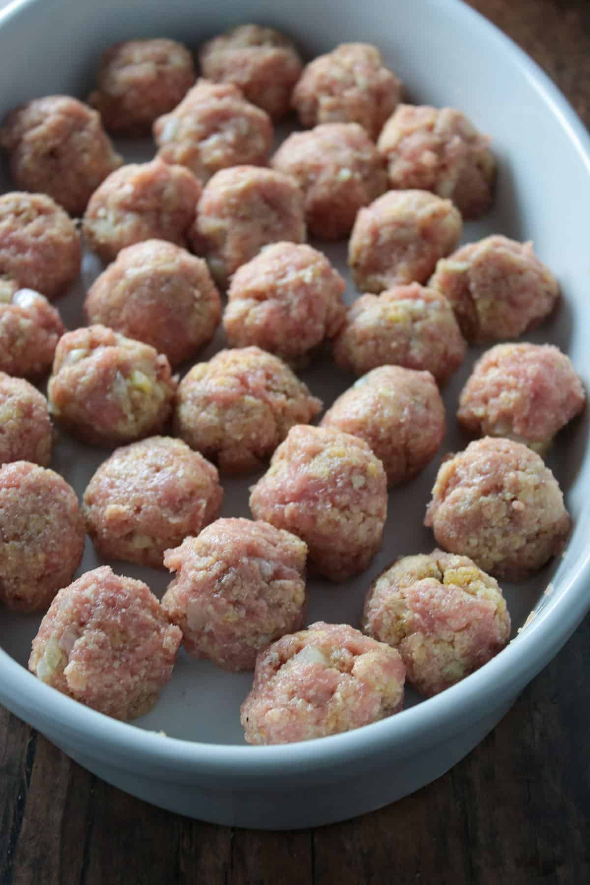 The shaped meatballs prior to baking,