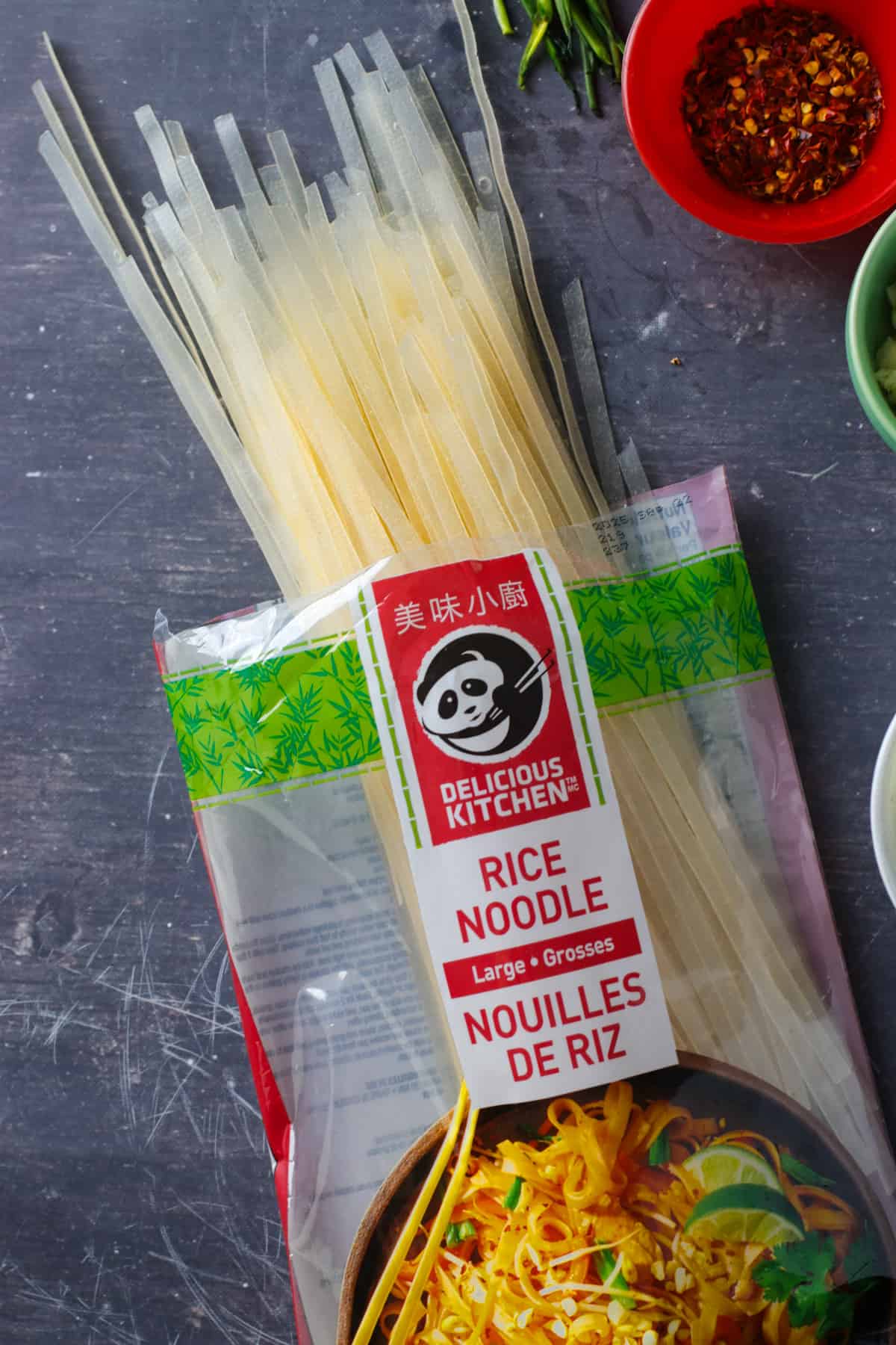 The rice noodles in its package.
