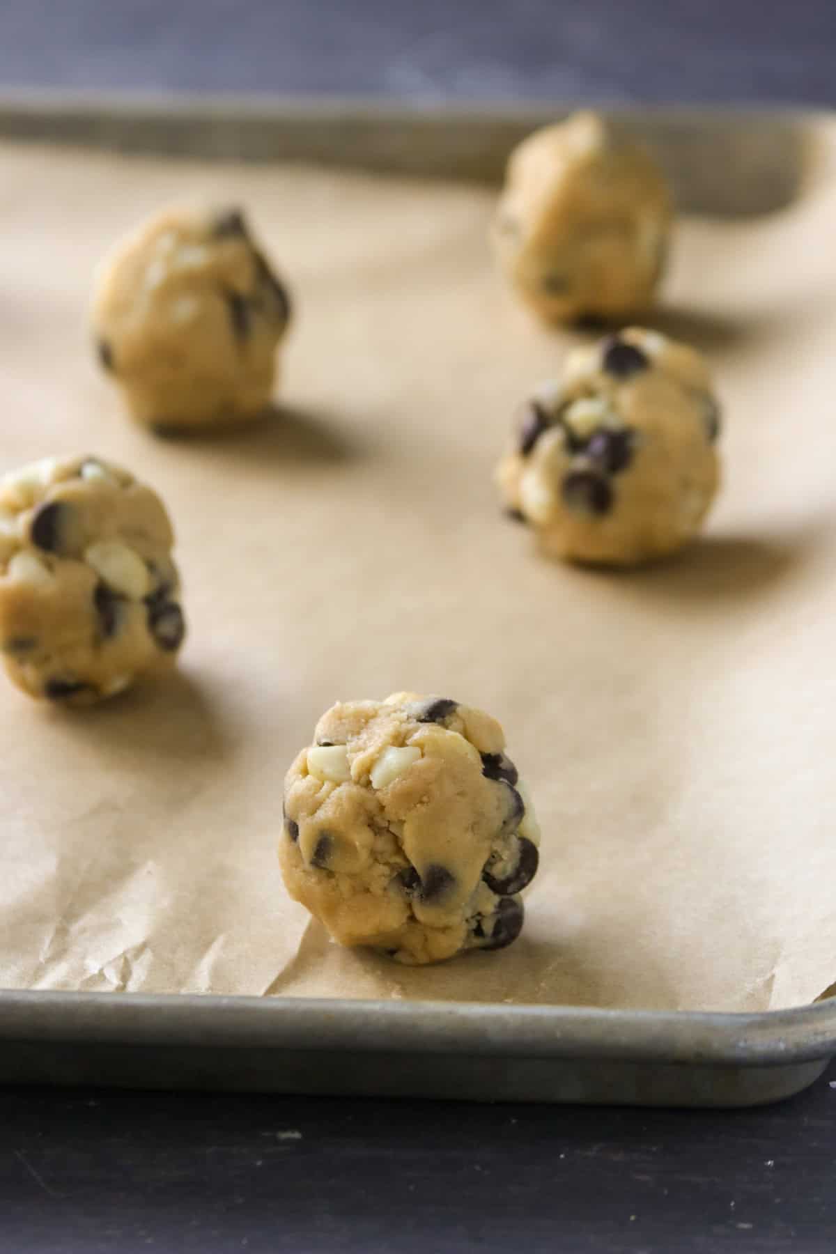 The shaped cookie dough. Tall circles.